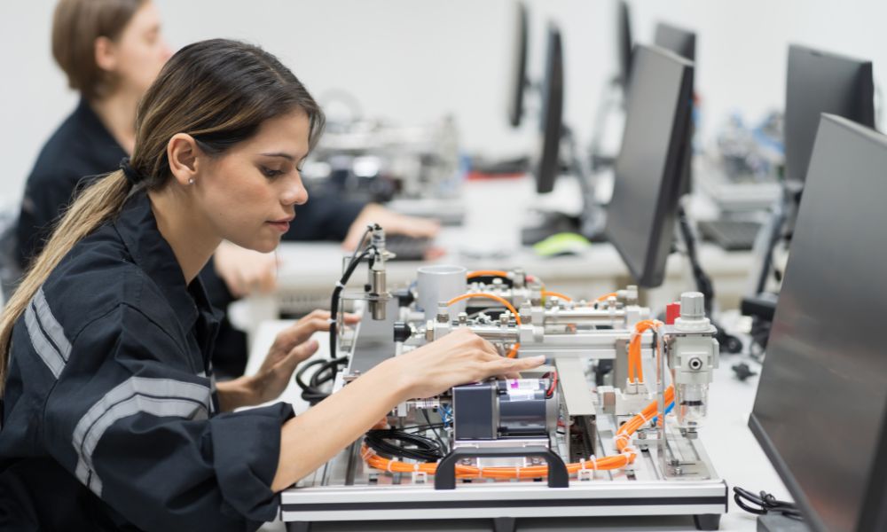 CNC vs. PLC Software Programs: What’s the Difference?